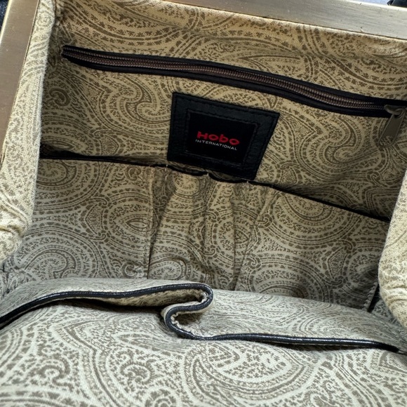 HOBO International Black Vintage leather Kisslock Wristlet Handbag - Picture 3 of 7